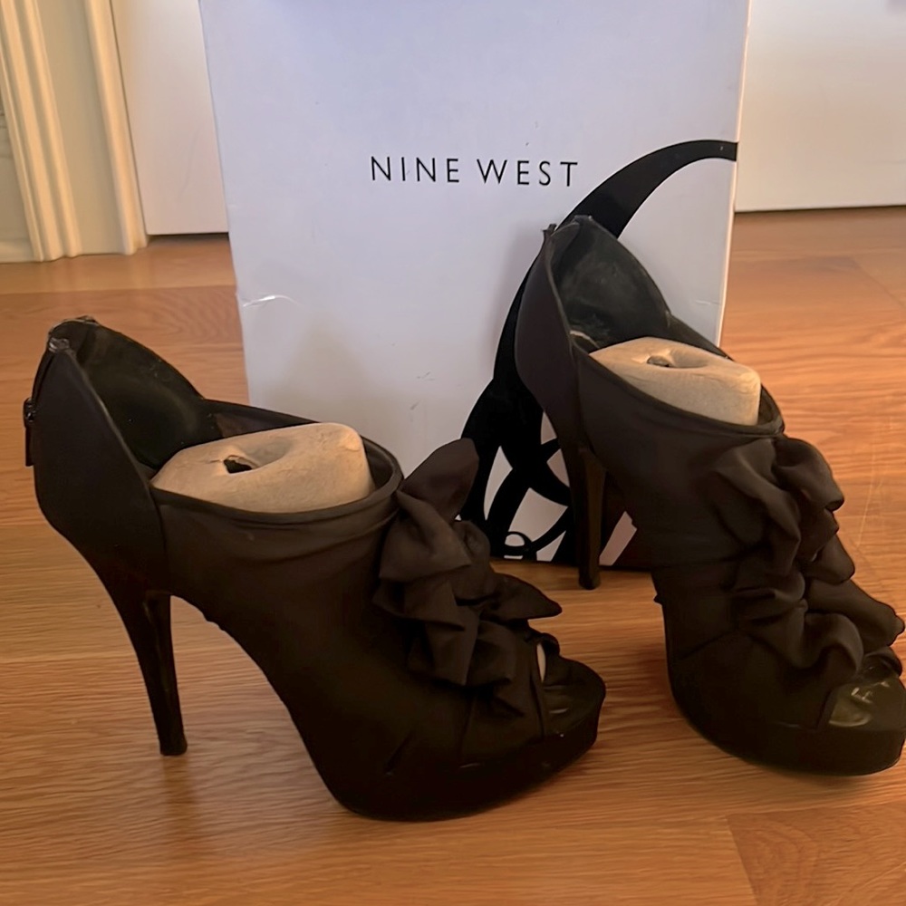 Nine west, eight, platform high heels